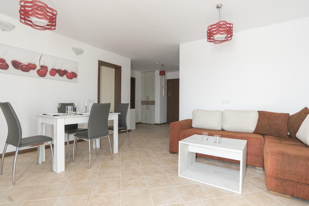 Oasis Resort & Spa Cozy Apartments 洛泽内茨 外观 照片